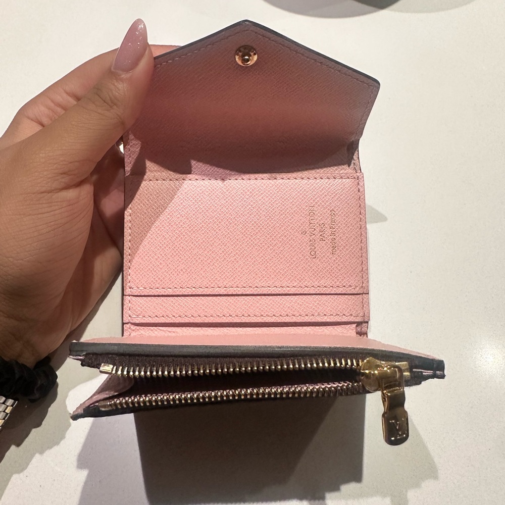 Louis Vuitton
2019 LV Monogram Zoé Wallet - Picture 3 of 5